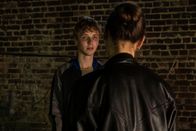 Unit 42 – Thibaut Braxe (Jérémy Gillet) vertraut sich Billie Vebber (Constance Gay) an. Kann sie ihm vertrauen?