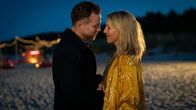 Praxis mit Meerblick – Nora (Tanja Wedhorn) und Max (Bernhard Piesk) kommen sich näher.