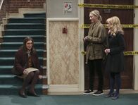The Big Bang Theory – (v.li.) Mayim Bialik (Amy Farrah Fowler), Kaley Cuoco (Penny), Melissa Rauch (Bernadette Rostenkowski-Wolowitz)
