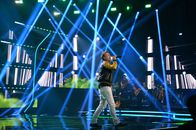 All Together Now – Titel: All together now; Staffel: 1; Folge: 4; Ausstrahlungszeitraum bis: 2022-06-16; Person: Robin Henderson; Copyright: SAT.1/Julia Feldhagen; Bildredakteur: Carolin Klema; Dateiname: 2367152.JPG; Rechtehinweis: Dieses Bild darf bis eine Woche nach Ausstrahlung honorarfrei fuer redaktionelle Zwecke und nur im Rahmen der Programmankuendigung verwendet werden. Spaetere Veroeffentlichungen sind nur nach Ruecksprache und ausdruecklicher Genehmigung der Seven.One Entertainment Group GmbH moeglich. Nicht fuer EPG! Verwendung nur mit vollstaendigem Copyrightvermerk. Das Foto darf nicht veraendert, bearbeitet und nur im Ganzen verwendet werden. Es darf nicht archiviert werden. Es darf nicht an Dritte weitergeleitet werden. Aneinanderreihung/Zusammenlegung/Kopplung von Bildern zum Zweck der Erstellung von Slide-Shows o.ä. nicht gestattet; Verbindung/Einfügen/Anfügen von Werbung nicht gestattet. Bei Fragen: foto@seven.one Voraussetzung fuer die Verwendung dieser Programmdaten ist die Zustimmung zu den Allgemeinen Geschaeftsbedingungen der Presselounges der Sender der Seven.One Entertainment Group GmbH.