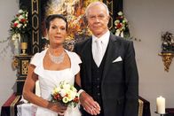 Sturm der Liebe – ARD STURM DER LIEBE FOLGE 1646 Uhr im ERSTEN. Hochzeit: Das frisch getraute Paar Doris (Simone Ritscher, l.) und Werner (Dirk Galuba, r.).