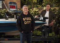Man with a Plan – Adam Burns (Matt LeBlanc, l.); Don Burns (Kevin Nealon, r.)