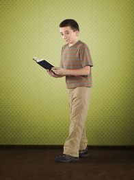 The Middle – (5. Staffel) - Er ist intelligent und gebildet, hat aber Probleme sich mit anderen Kindern anzufreunden: Brick (Atticus Shaffer) ...
