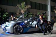 Mission: Impossible - Phantom Protokoll – Die Atomrakete ist schon in der Luft, trotzdem geben Jane Carter (Paula Patten, l.) und Ethan Hunt (Tom Cruise, r.) die Hoffnung noch nicht auf ...