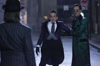 Gotham – Pinguin (Robin Lord Taylor, l.); Riddler (Cory Michael Smith, r.)