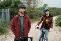 Alex Rider – Alex Rider (Otto Farrant, l.) und Tom Harris (Brenock O'Connor, r.) sind beste Freunde und können sich jederzeit aufeinander verlassen.