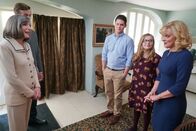 The Real O'Neals – (v.li.) Susan Sullivan (Victoria Murray), Matthew Shively (Jimmy), Bebe Wood (Shannon), Martha Plimpton (Eileen).