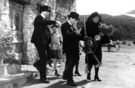 Verbotene Spiele – Szene aus dem Film "Verbotene Spiele" mit Brigitte Fossey als Paulette und Georges Poujouly als Michel