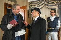 Tatort – L-R: Moritz Eisner (Harald Krassnitzer), Hossein Zadeh (Massud Rahnama), Kriminaltechniker Slavik (Stefan Puntigam).