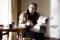 Possession – Als sich seine Tochter immer sonderbarer und aggressiver verhält, will Clyde (Jeffrey Dean Morgan) wissen, was es mit Ems geheimnisvollen Kästchen vom Flohmarkt auf sich hat. Bei den Nachforschungen stößt er auf einen alten, jüdischen Volksglauben, nach dem in der Schachtel ein Dibbuk gefangen gewesen sein soll. Ein Totengeist, der von den Seelen der Lebenden zehrt ...