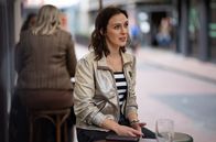 The Dry - Sekt oder Selters – Shiv (Roisin Gallagher) nimmt ihr Leben selbst in die Hand.