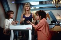 Der Club der Teufelinnen – Die Freundinnen Brenda (Bette Midler, r.), Elise (Goldie Hawn, M.) und Annie (Diane Keaton, l.) teilen das gleiche Schicksal.