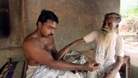 Entdecker der Wellness – Ayurveda-Guru mit seinem Lehrling.