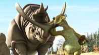 Ice Age – "Ice Age", Dem übellaunigen Mammut Manfred läuft eines Tages das quirlige Faultier Sid über den Weg. Mit dem beschaulichen Eiszeitleben ist es ein für alle Mal vorbei. Sid quasselt nicht nur in einem fort, er scheint auch Ärger magnetisch anzuziehen. Wohl oder übel lässt sich Manni überreden, ihm zu helfen, das Menschenkind Roshan zu dessen Familie zurückzubringen. Als sich der verschlagene Säbelzahntiger Diego dem munteren Trio anschließt, entwickelt sich das Vorhaben zu einer gefährlichen Mission.