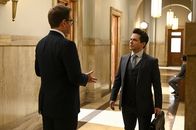 Bull – Dr. Jason Bull (Michael Weatherly, l.); Benny Colón (Freddy Rodríguez, r.)