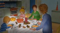 Meine Freundin Conni – Der Tisch von Familie Klawitter ist mit Selbstgebastelten herbstlich geschmückt.