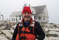 Maine: Hummer oder Wale? – Maine – Hummer oder Wale Wissenschaftler und Meereskundler Sean Todd auf der Insel Mount Desert Rock Copyright: SRF/MedienKontor/Friederike Schlumbom