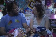 The Last Man on Earth – Phil (Will Forte, l.) weiß ganz genau, dass er sich in Tucson lieber nie wieder blicken lassen sollte, doch Carol (Kristen Schaal, r.) vermisst die anderen ...
