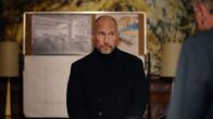 Der Palast – Der neue Intendant Gerd Kolberg (Benno Fürmann) kommt nicht nur aus dem Westen: Er plant auch noch, den Palast zu einem Kasino umzugestalten.