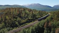 Traumzüge – Endlose Wälder, mächtige Berge: Die Nordlandbahn auf ihrem Weg durch wilde Natur Norwegens.