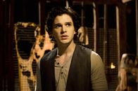 Silent Hill: Revelation – Überraschende Hilfe erhält Heather von ihrem neuen Mitschüler Vincent Carter (Kit Harington)...