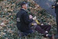 Navy CIS – Medical Examiner Jimmy Palmer (Brian Dietzen, l.)