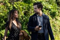 Wild Cards – Max Mitchell (Vanessa Morgan, l.); Cole Ellis (Giacomo Gianniotti, r.)