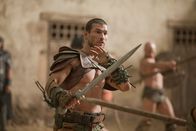 Spartacus – Durch Ilithyias Intrigen entpuppt sich ein Schaukampf für Spartacus (Andy Whitfiled) als ein Kampf auf Leben und Tod ...