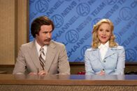 Anchorman - Die Legende von Ron Burgundy – Ron Burgundy (Will Ferrell) und Veronica Corningstone (Christina Applegate)