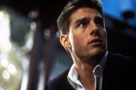 Mission: Impossible – Als der junge Agent Ethan Hunt (Tom Cruise) sieht, wie seine Kollegen zu Tode kommen und sein Chef und väterlicher Freund, Jim Phelps, blutüberströmt von der Karlsbrücke stürzt, beschließt er, den Verräter aus den eigenen Reihen zu stellen ...