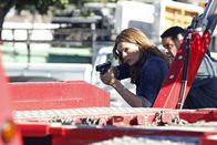 Castle – L-R: Kate Beckett (Stana Katic) ist mit der schlimmsten Situation ihres Lebens konfrontiert: Auf dem Weg zu ihrer Hochzeit wurde Castle von einem SUV abgedrängt. Während sie auf ihn wartet, erhält sie einen Anruf mit der Horrornachricht, dass sein Wagen in Flammen aufgegangen ist. Sie rast zum Tatort, wo sie das ausgebrannte Auto findet - jedoch ohne seine Leiche. Gemeinsam mit Esposito (Jon Huertas) und den anderen setzt sie nun alles daran, Castle zu finden ...