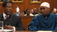All Eyez on Me - Legends never Die – v.li.: Tupac's Attorney (E. Roger Mitchell), Tupac (Demetrius Shipp Jr.)