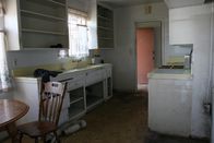 Die Super-Makler - Top oder Flop? – Die Küche ist in einem katastrophalen Zustand. Kann das Makler-Ehepaar diese verwahrloste Küche wieder in einen schönen Zustand verzaubern?; Die Küche ist in einem katastrophalen Zustand. Kann das Makler-Ehepaar diese verwahrloste Küche wieder in einen schönen Zustand verzaubern?