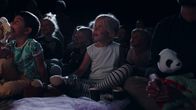 Vilda – Vilda (Sofia Sittnikow) im Theater