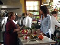 Gilmore Girls – (v.li.) Melissa McCarthy (Sookie St. James), Lauren Graham (Lorelai Gilmore).