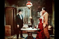 Zwei rechnen ab – Doc Holliday (Kirk Douglas, li.) mit seinem Freund Wyatt Earp (Burt Lancaster, re.) und dessen Liebschaft Laura (Rhonda Fleming, Mi.)