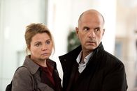 Merz gegen Merz – Anne (Annette Frier) und Erik (Christoph Maria Herbst) sorgen sich. Wie soll es mit Ludwig weiter gehen?
