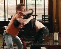Desperate Housewives – Streithähne unter sich: Tom (Doug Savant, l.) und Rick (Jason Gedrick, r.) ...