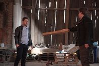 SOKO Wien – Viktor Mayringer (Rony Herman, l.)streitet sich mit seinem Bruder Leonhard Mayringer (Thomas Schubert, r.) über seinen Ausstieg aus dem Drogenhandel.