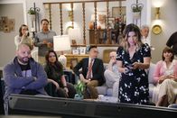 Superstore – v.l.n.r.) Garrett (Colton Dunn); Dina (Lauren Ash); Mateo (Nico Santos); Amy (America Ferrera); Jerusha (Kerri Kenney)