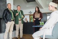 Hubert ohne Staller – v.l.n.r. Franz Hubert (Christian Tramitz), Reimund Girwidz (Michael Brandner), Erika Schmied (Sabine Vitua), Mara Beck (Christin Balogh)