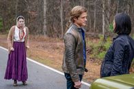 MacGyver – MacGyver (Lucas Till) und Desi (Levy Tran)