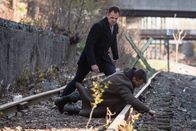 Elementary – Hat Oscar Rankin (Michael Weston, r.) etwas mit dem Verschwinden von Sherlocks (Jonny Lee Miller, l.) Freund und ehemaligem Paten Alfredo zu tun?
