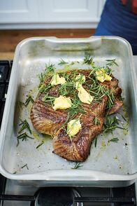 Jamie Oliver: Together - Alle an einem Tisch – Rumpsteaks mit Rosmarin.