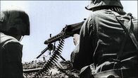 Apokalypse Zweiter Weltkrieg – Ende 1942. Deutsche Soldaten kämpfen in den Außenbezirken von Stalingrad. (Credit: CC & C)