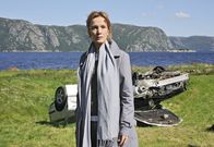 Die Frau am Strand – Brigitta (Katja Flint) wollte sich mit ihrem Auto umbringen - und erleidet einen Gedächtnisverlust.