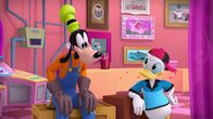 Micky Maus Wunderhaus – L-R: Goofy, Donald Duck