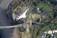alpha-geschichte: Superjet Concorde – Concorde flying over Clifton bridge. Somerset, England