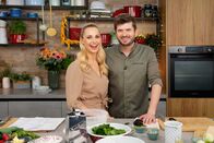 Silvia kocht – Silvia Schneider, Markus Fuchs („Rum-Fort-Strudel mit Käse, Radieschen-Kohlrabi-Salat und Leinöl-Joghurt“ und „Vegane Kartoffel-Kohlrabi-Suppe, Kokosmilch mit Kernöl und Chips“).