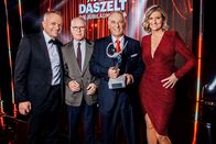 Das Zelt – v.r.)